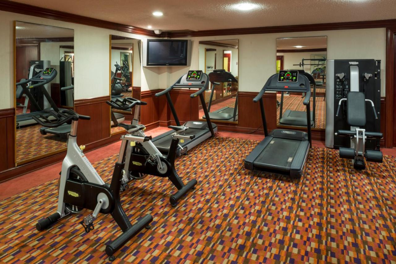 提华纳里尔酒店 外观 照片 A gym at a hotel