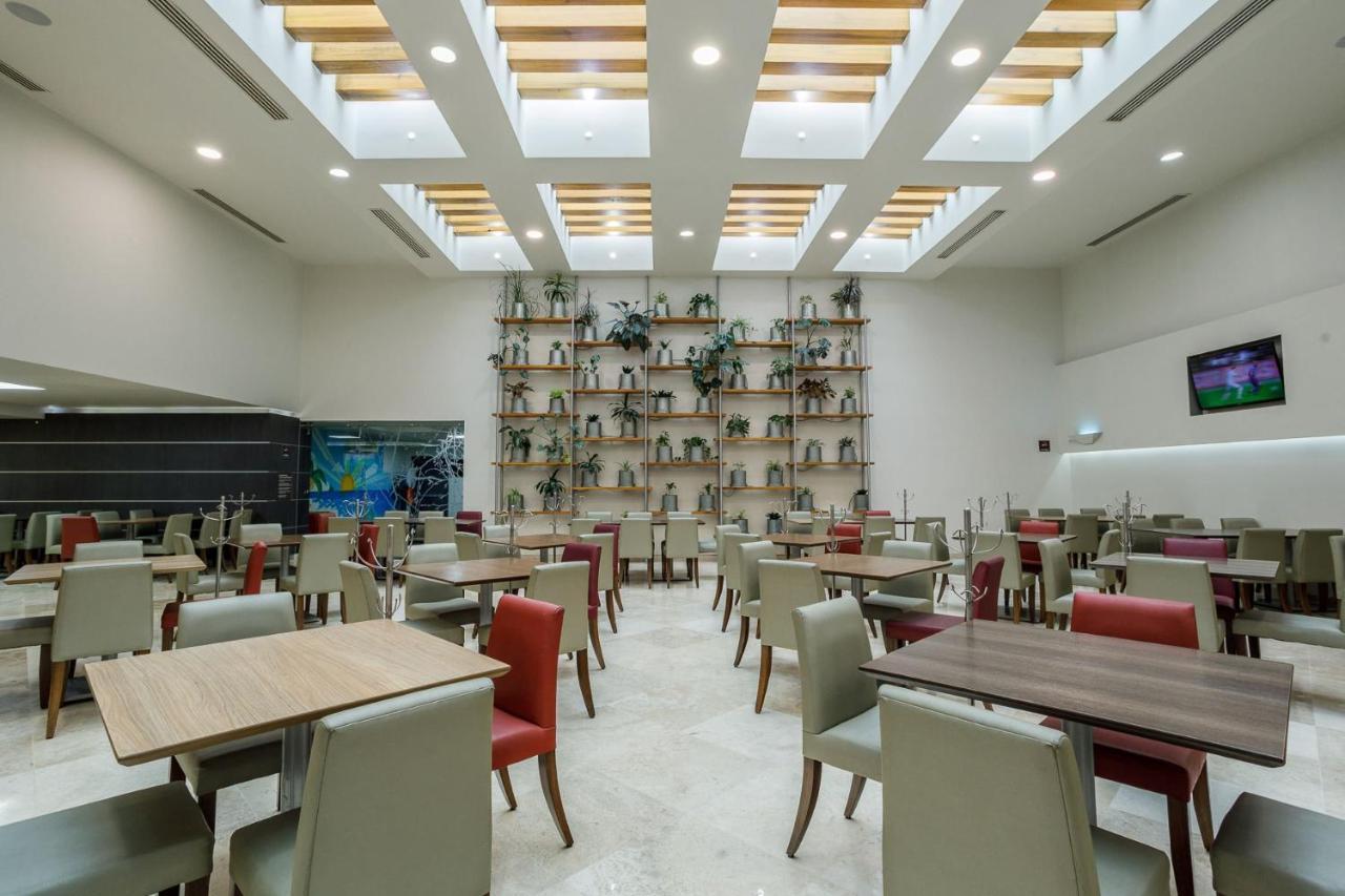 提华纳里尔酒店 外观 照片 The lounge at the airport
