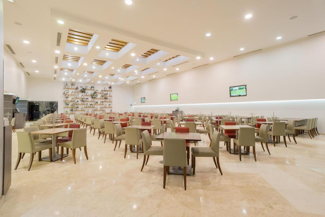 提华纳里尔酒店 外观 照片 The lounge at the airport