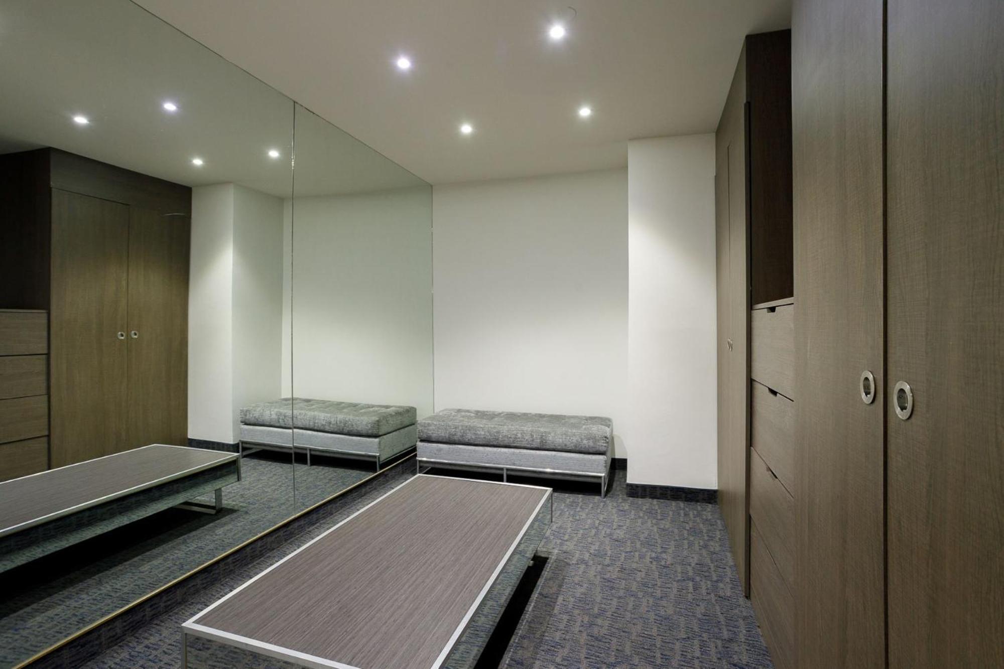 提华纳里尔酒店 外观 照片 The dressing room at the National Theatre, London