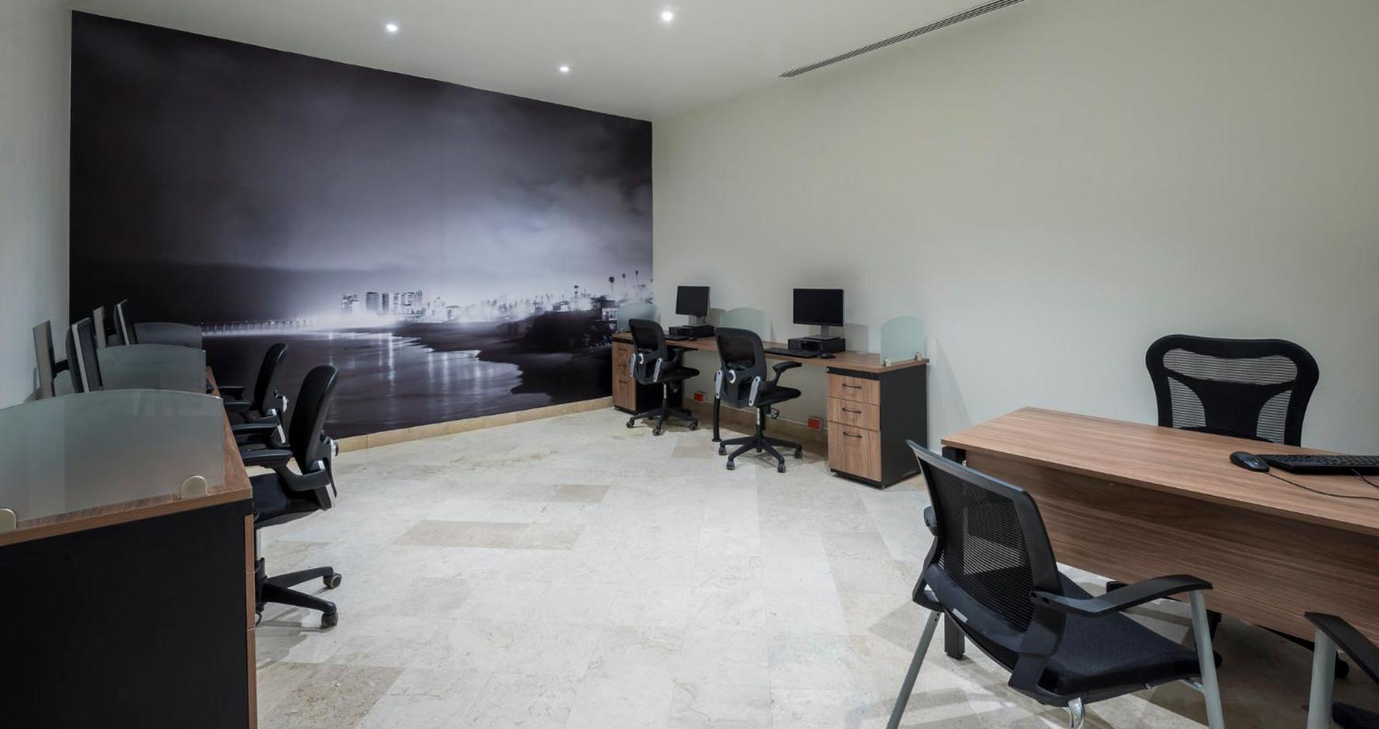 提华纳里尔酒店 外观 照片 Business Centre