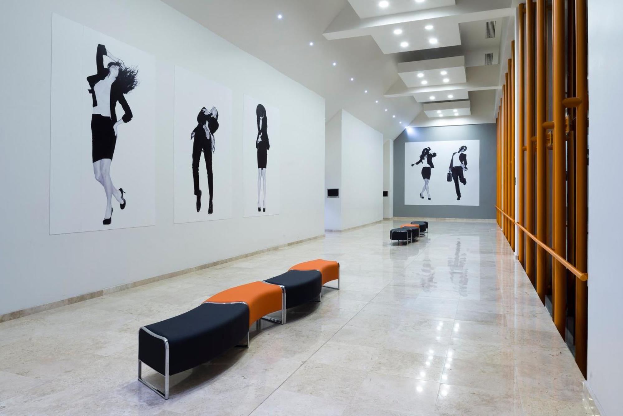 提华纳里尔酒店 外观 照片 The interior of the gallery