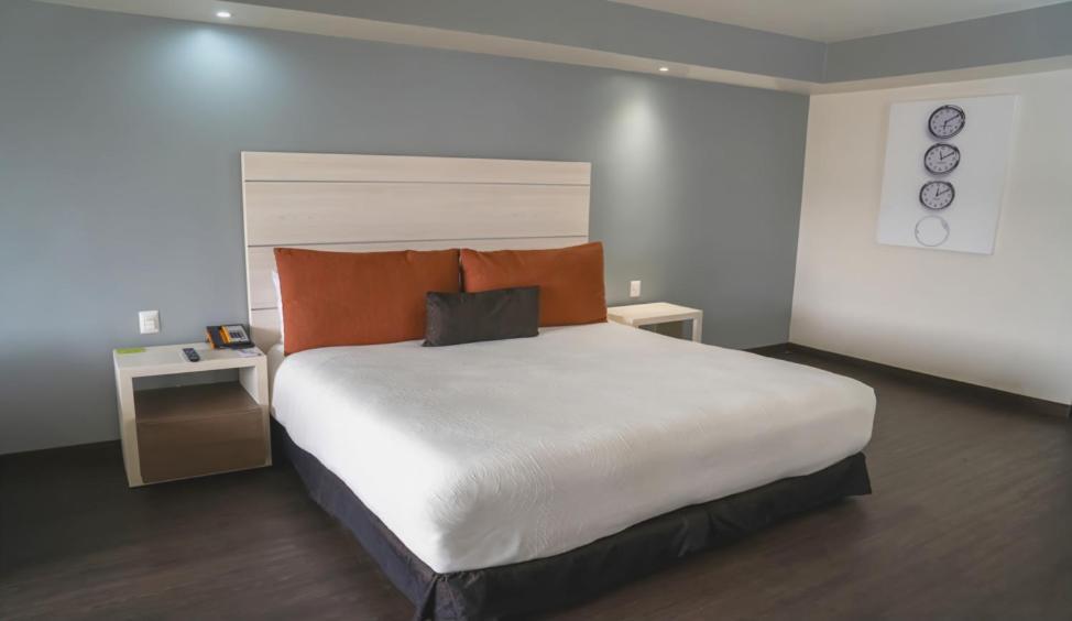 提华纳里尔酒店 外观 照片 A room at the hotel